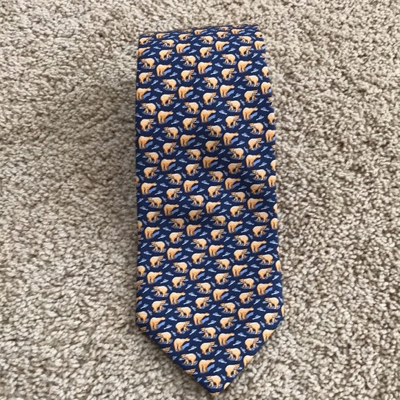 Vineyard vines blue combo polar bear print silk tie.
